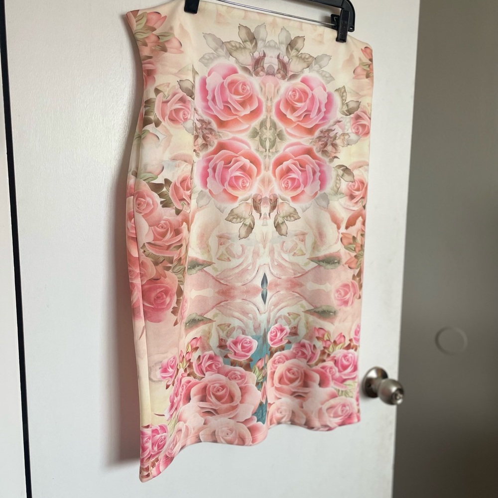 Fashion to Figure Floral Pencil Shirt - Size 2X - Picture 2 of 11